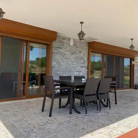 Villa Alacati Merkezde Konforu B Tek Odali Ildiri