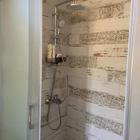 Alacati Merkezde Konforu B Tek Odali *