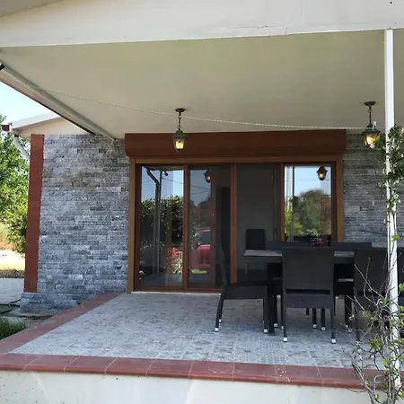 Villa Alacati Merkezde Konforu B Tek Odali