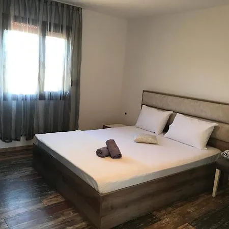 Alacati Merkezde Konforu B Tek Odali *